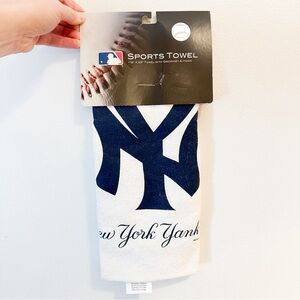 NWT MLB NY New York Yankees Sports Towel 15”x25” white Blue